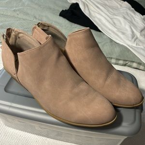 Serra Size 9 ankle boot